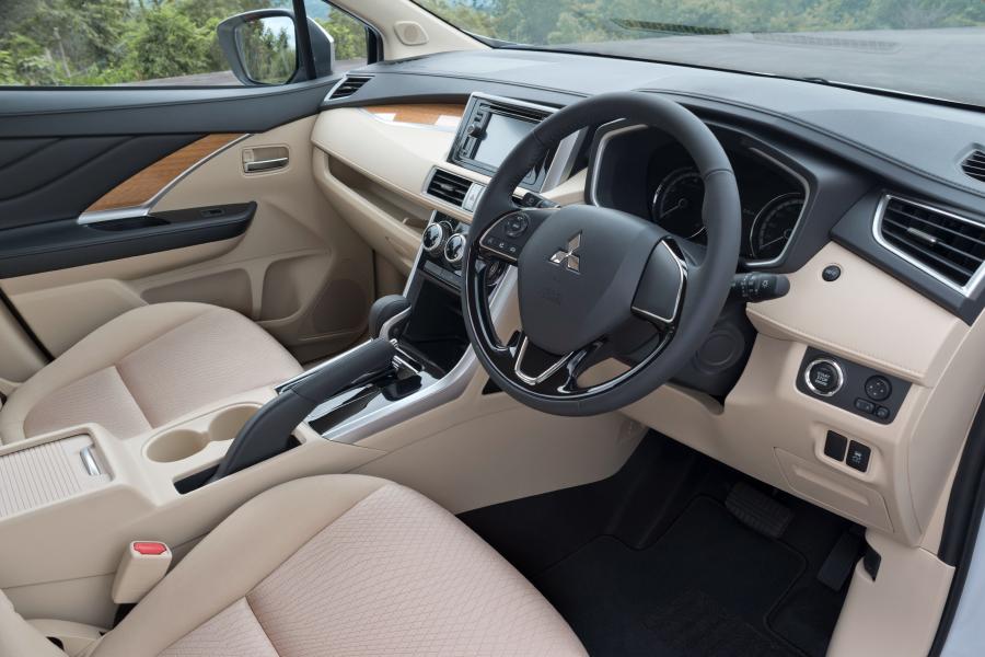 Интерьер Mitsubishi Xpander 2017 года  (фото 15 из 30)
